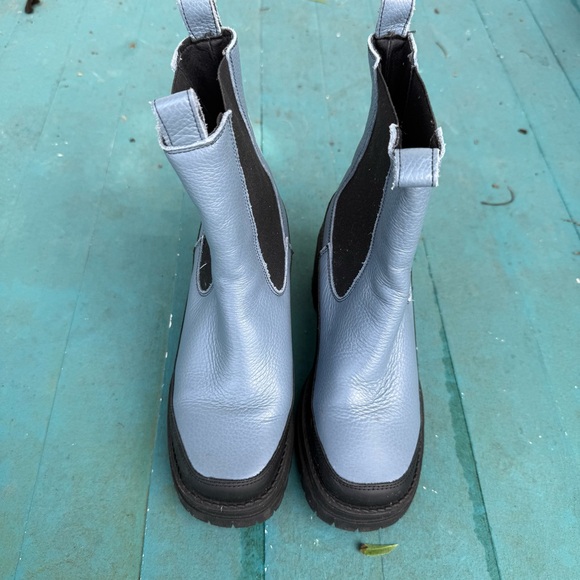 Intentionally Blank Momo platform lugged boots in Sky - Picture 8 of 9